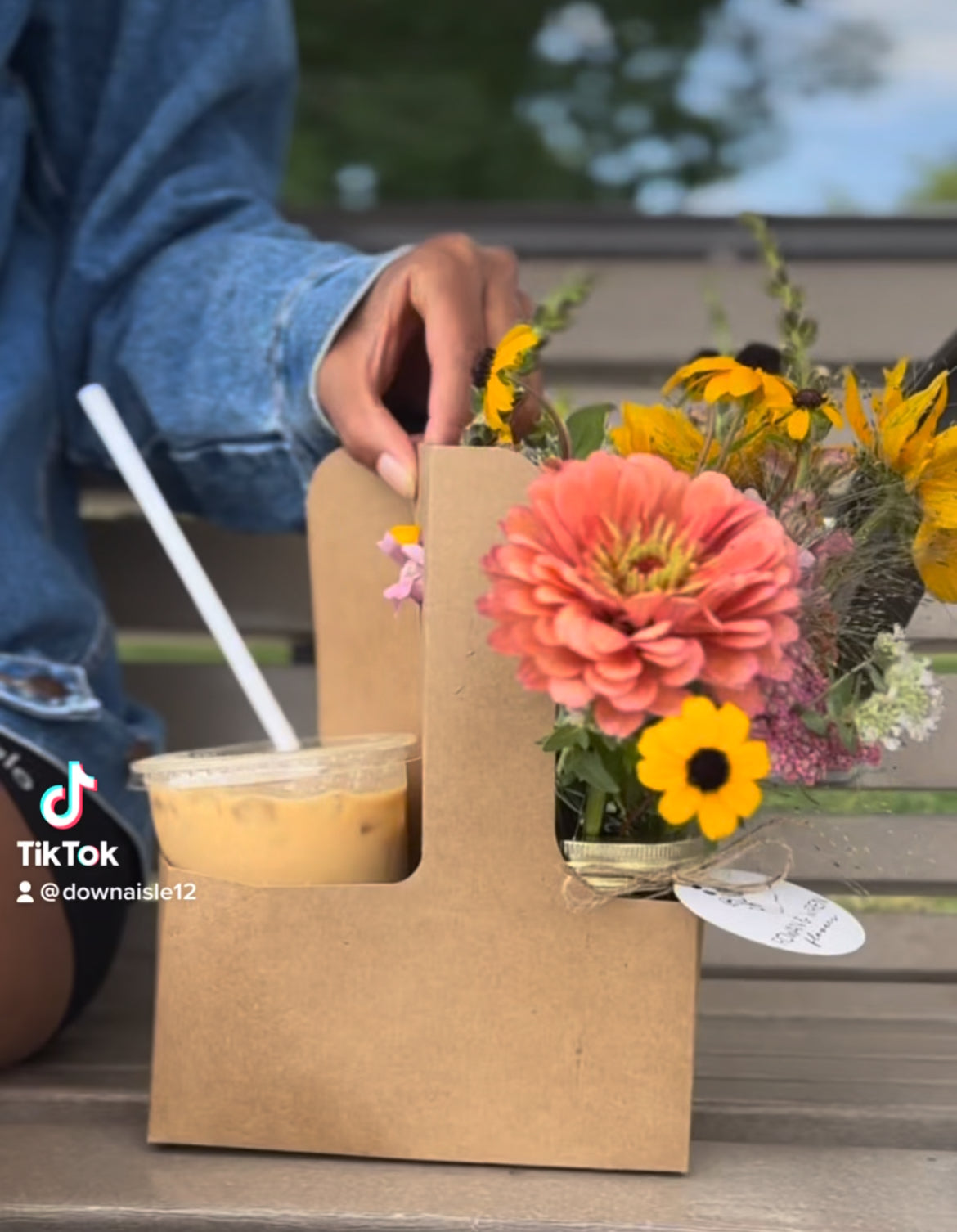 Bouquet Café (flowers+coffee)